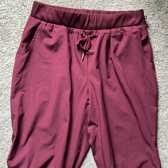 MARIKA Tyra Jogger Size Medium Pants Red/Wine Pockets Cuffed Ankles Drawstring - Picture 3 of 16